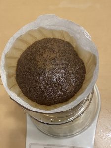 一投目蒸らしのためのお湯を注いだ直後