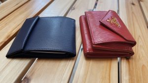 abrAsusの「薄い財布」をグッチの小銭入れと比較